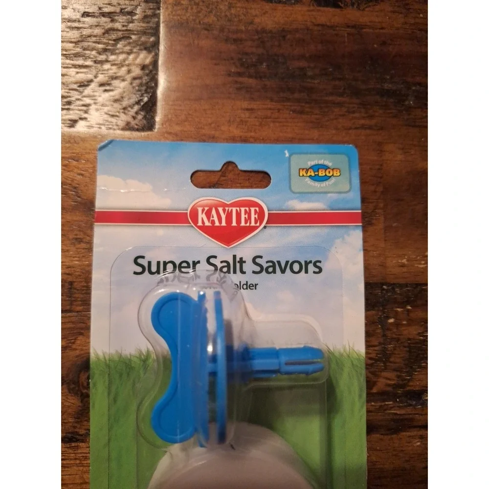 Kaytee Super Natural White Salt Savor with Holder ‎ 2